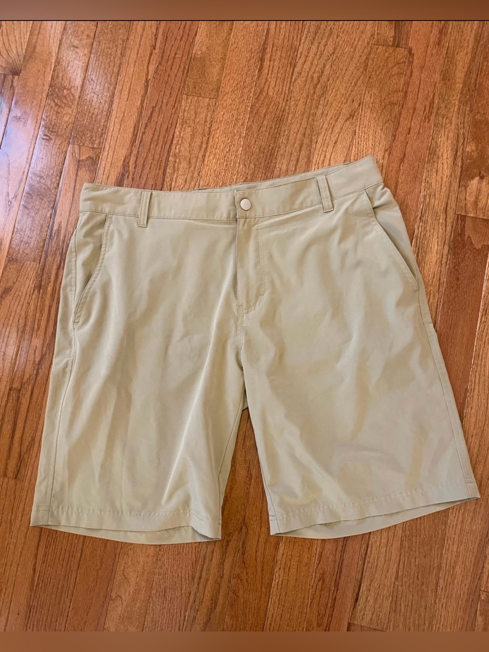 Columbia Men’s Tan Omni-Wick Relaxed Fit Shorts Size  36